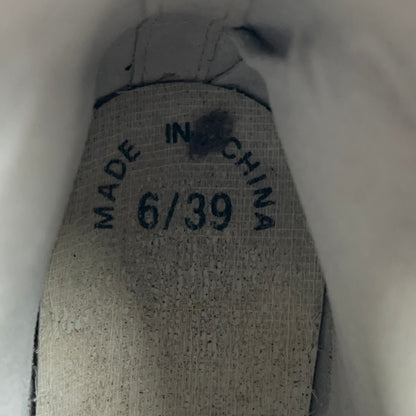 Chicago IH2001 Size 6 Vintage Intermediate Hockey Skates