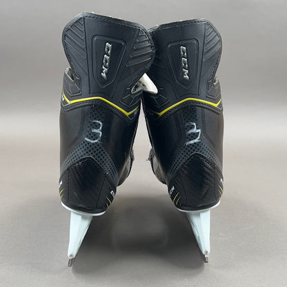 CCM 1052 Size 3 Junior Hockey Skates