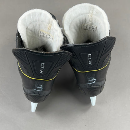 CCM 1052 Size 3 Junior Hockey Skates