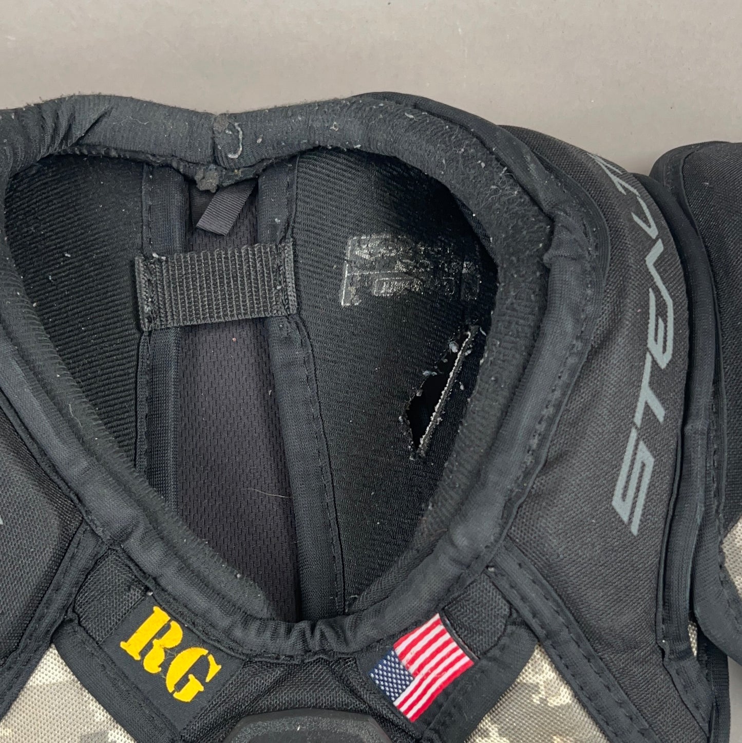 Easton Stealth C7.5 Junior Large Hockey Shoulder Pads