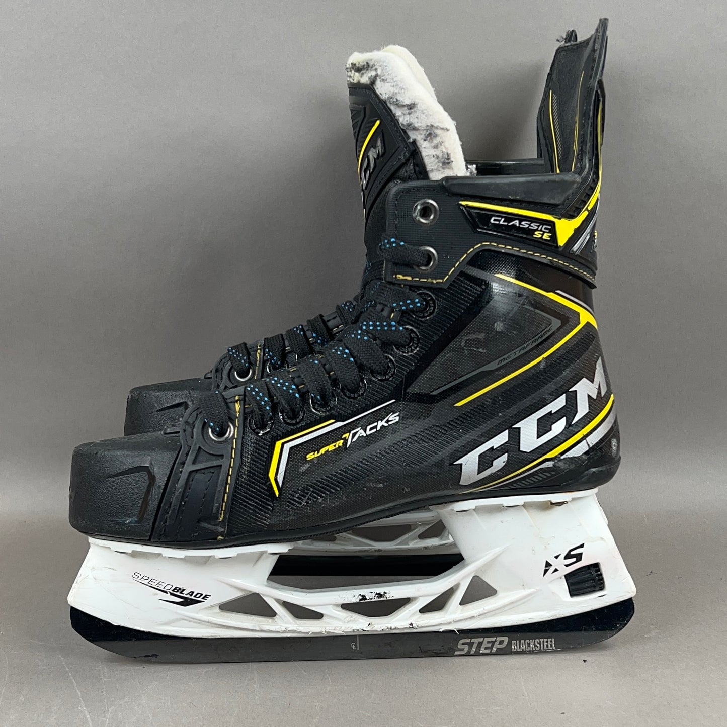 CCM Super Tacks Classic SE Size 6.5 Intermediate Hockey Skates