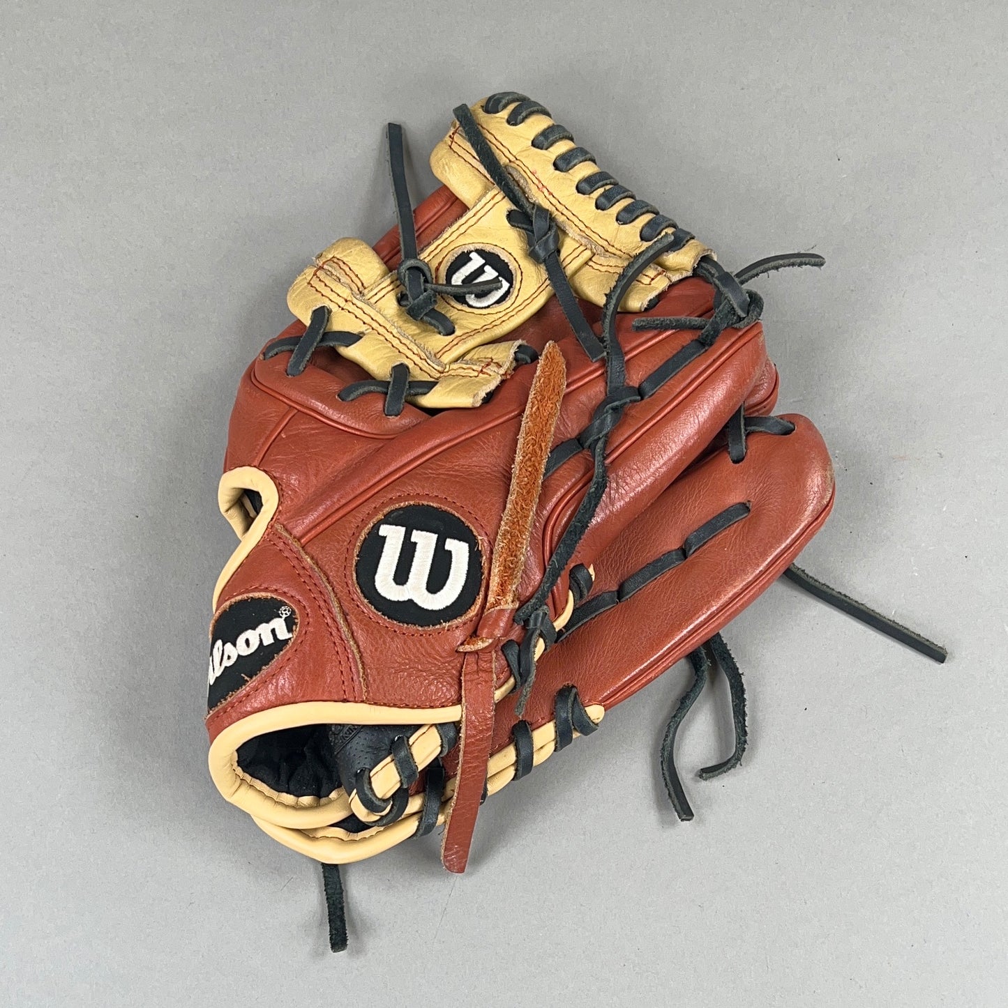 Wilson A550 11" Right Hand Thrower Baseball Glove