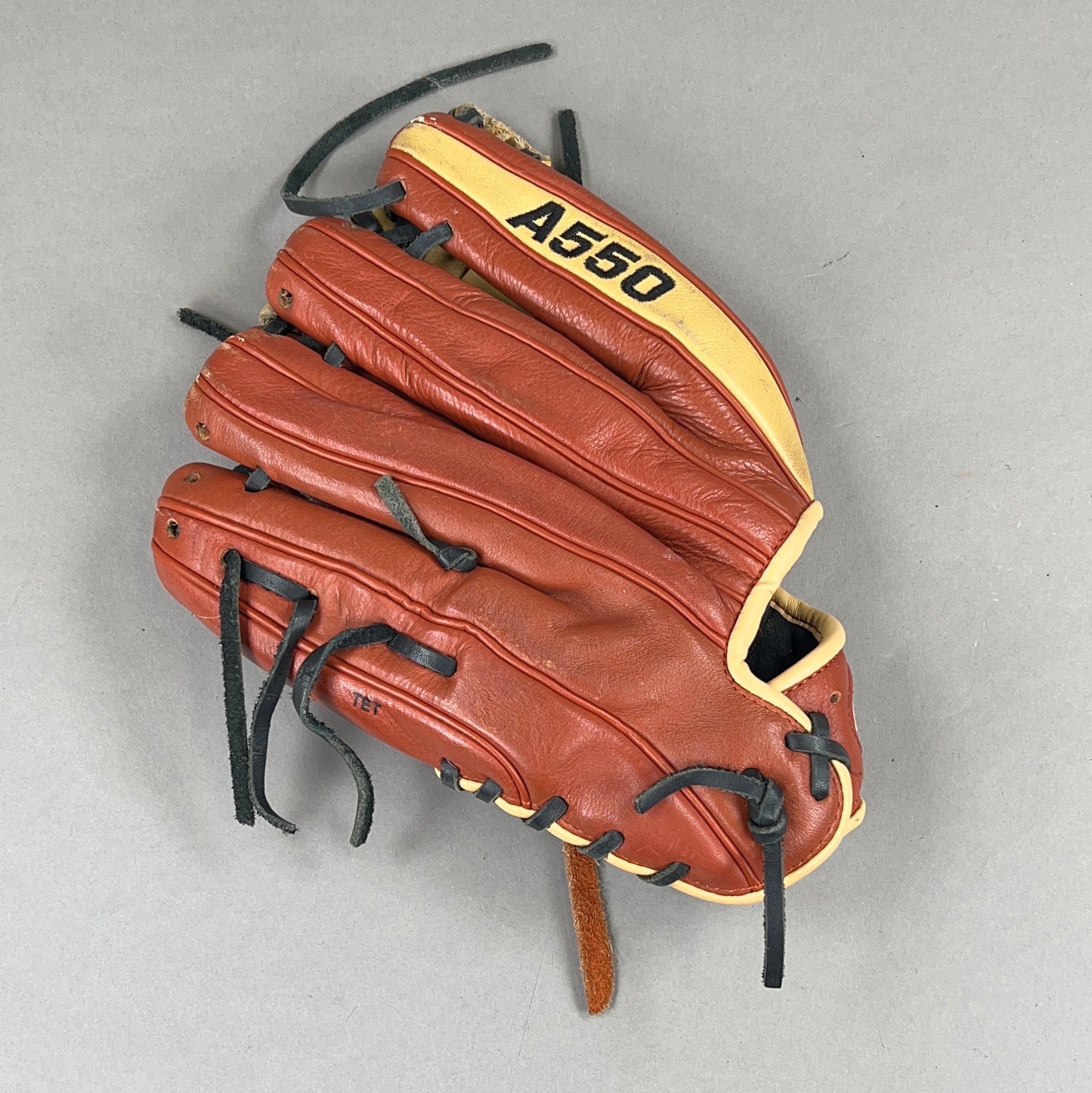 Wilson A550 11" Right Hand Thrower Baseball Glove