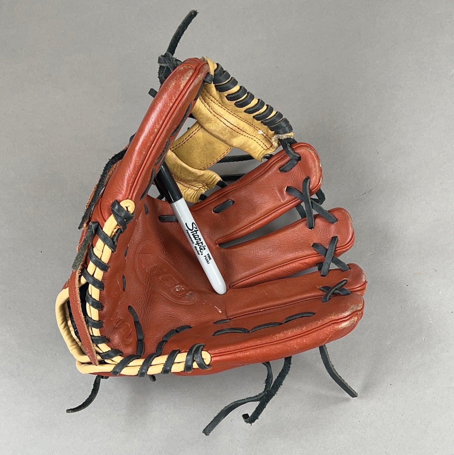 Wilson A550 11" Right Hand Thrower Baseball Glove