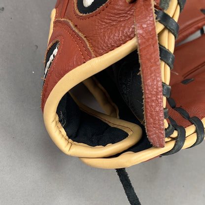 Wilson A550 11" Right Hand Thrower Baseball Glove