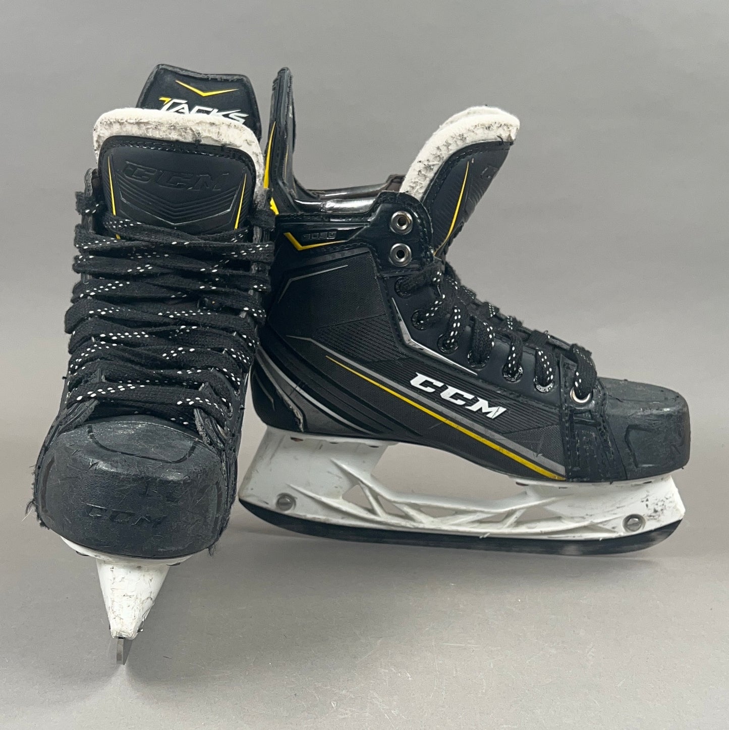 CCM Tacks 9090 Size 5.5 Intermediate Hockey Skates