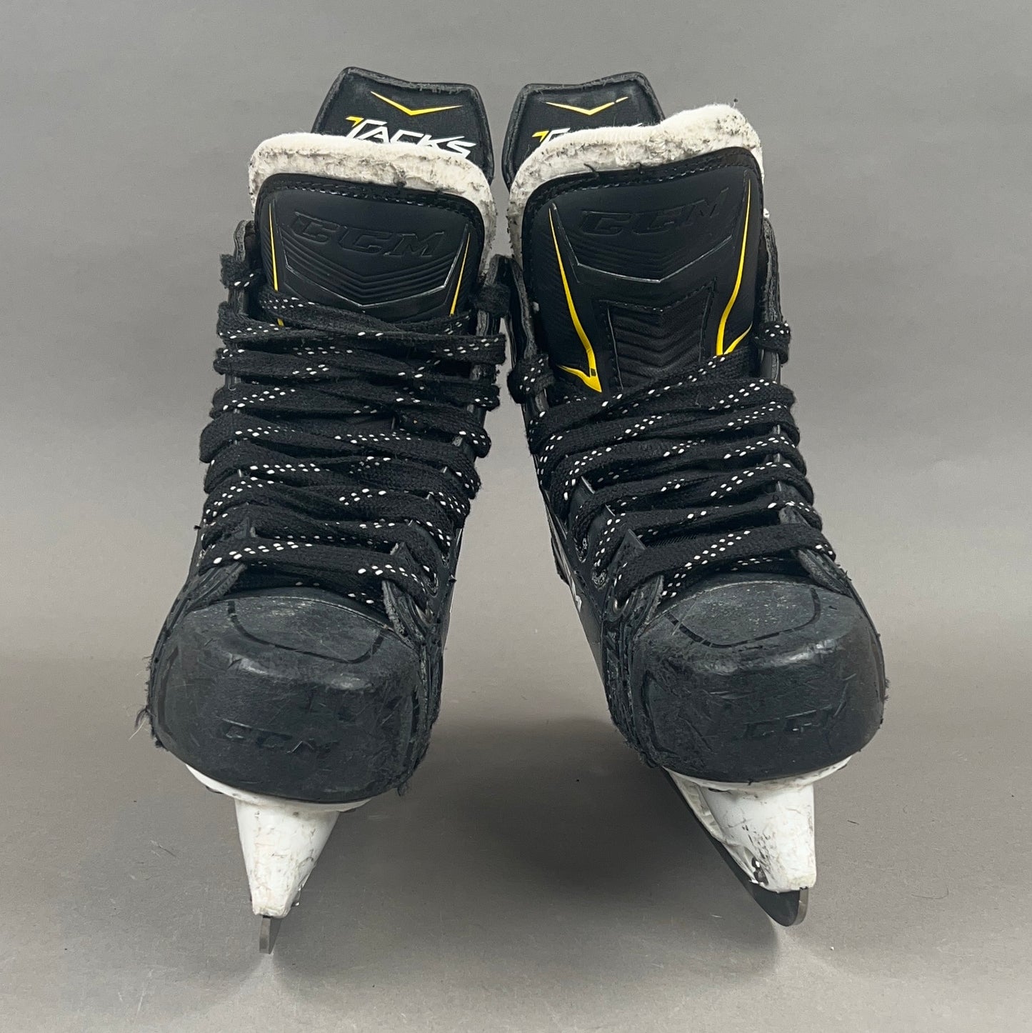 CCM Tacks 9090 Size 5.5 Intermediate Hockey Skates