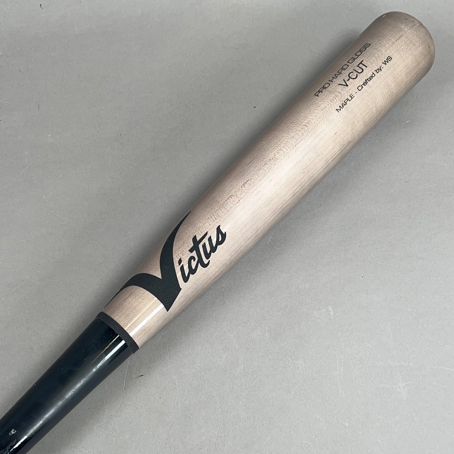 Victus Pro Hard Gloss V-Cut Maple 32/29 (-3) Wooden Baseball Bat