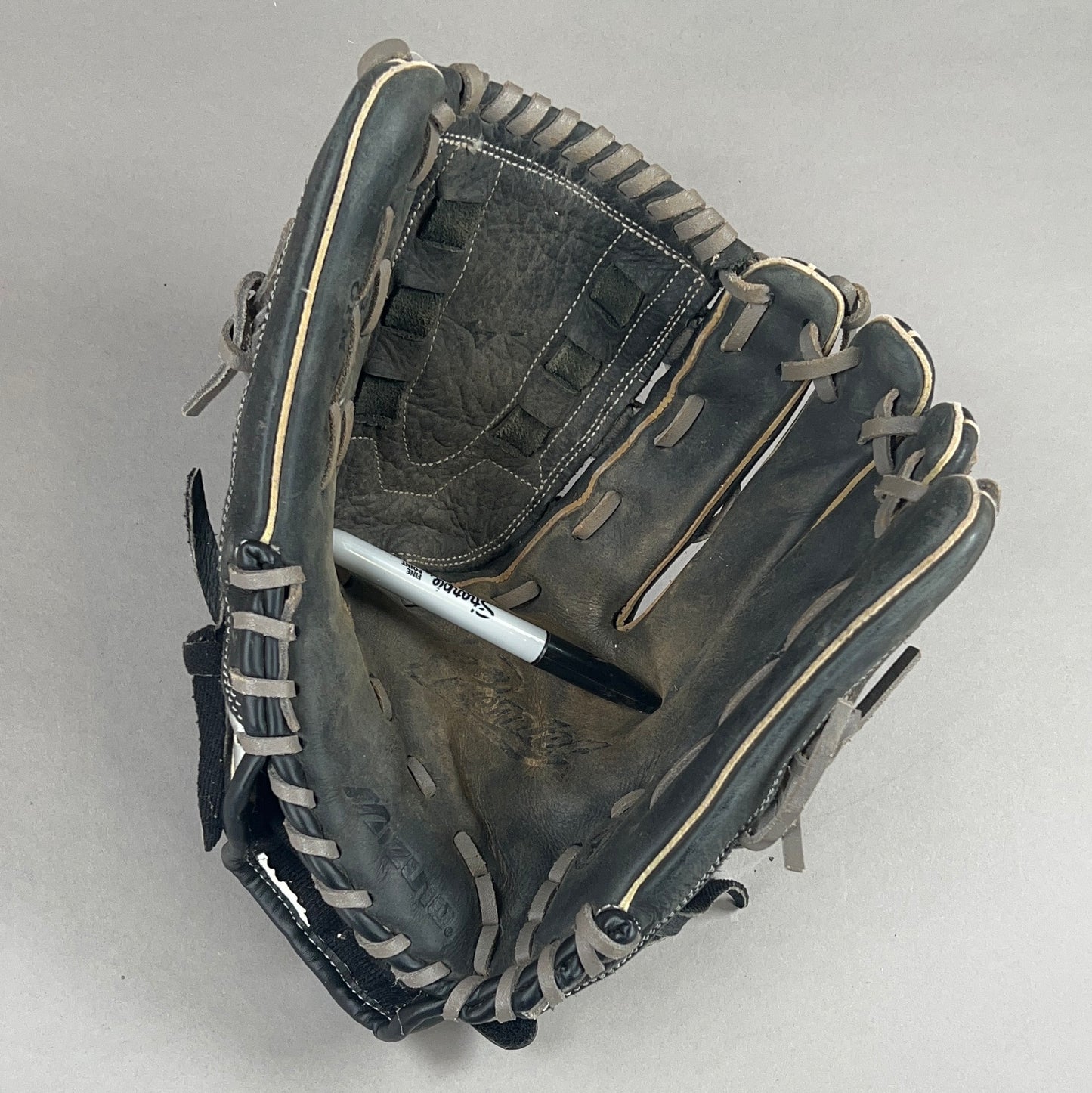 Mizuno GPM 1304 13" Right Hand Thrower Baseball Glove