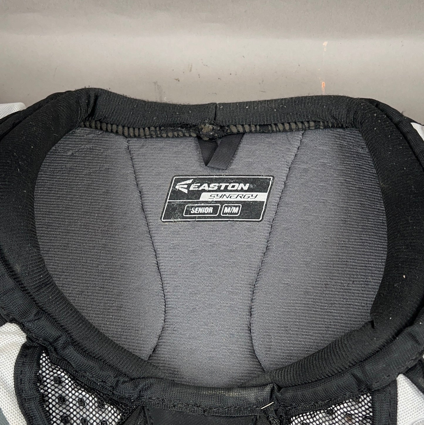 Easton Synergy 60 Junior Medium Hockey Shoulder Pads