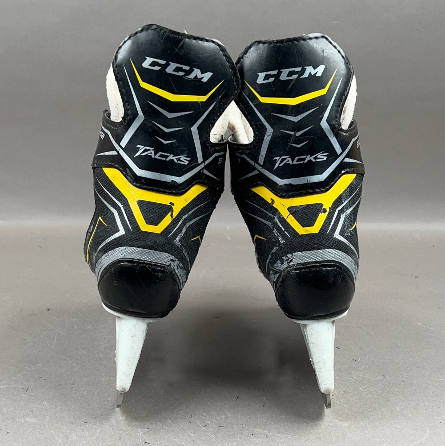 CCM Tacks 9042 Size 1 Junior Hockey Skates