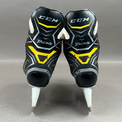 CCM Tacks 9042 Size 1 Junior Hockey Skates