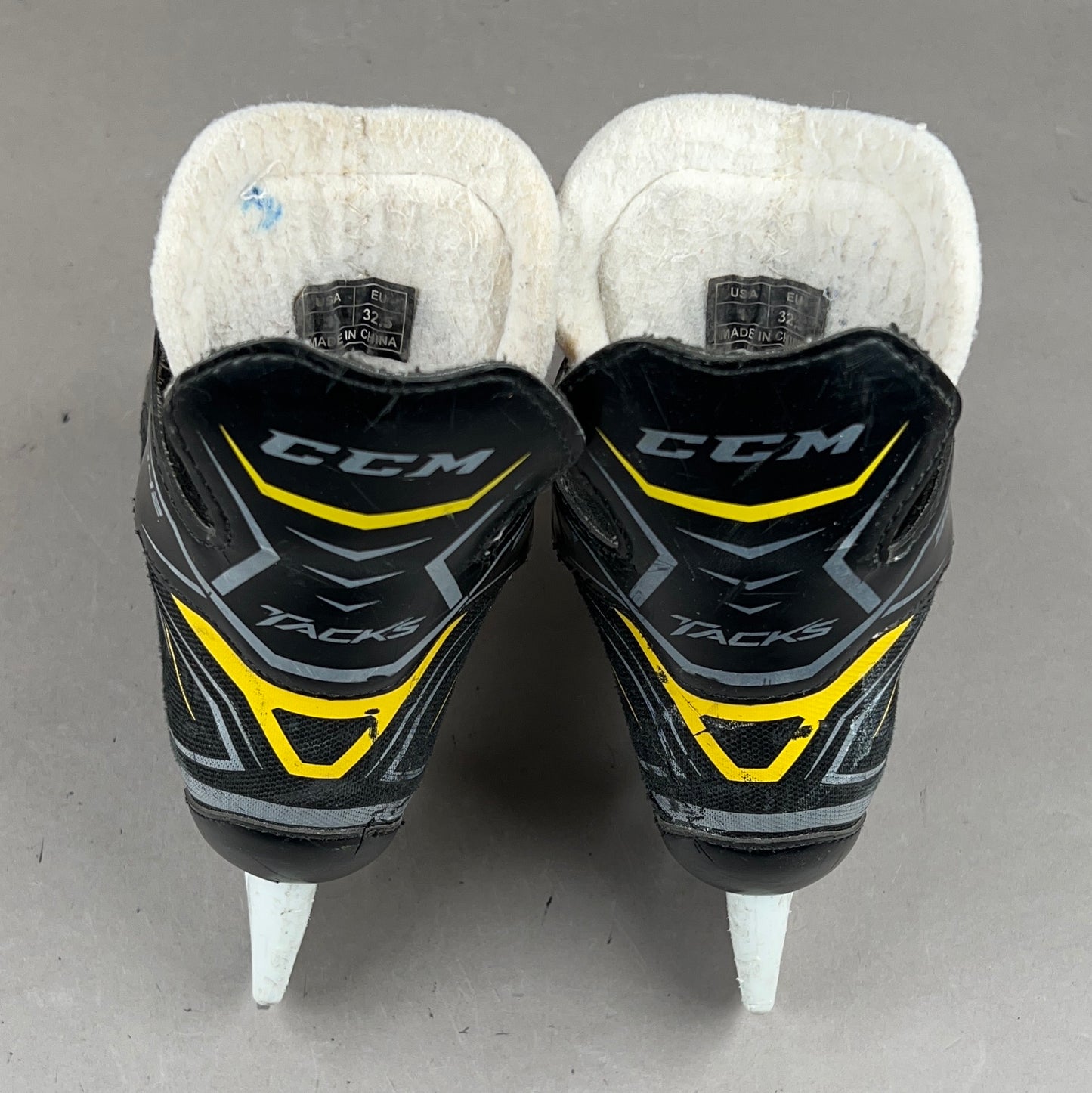 CCM Tacks 9042 Size 1 Junior Hockey Skates