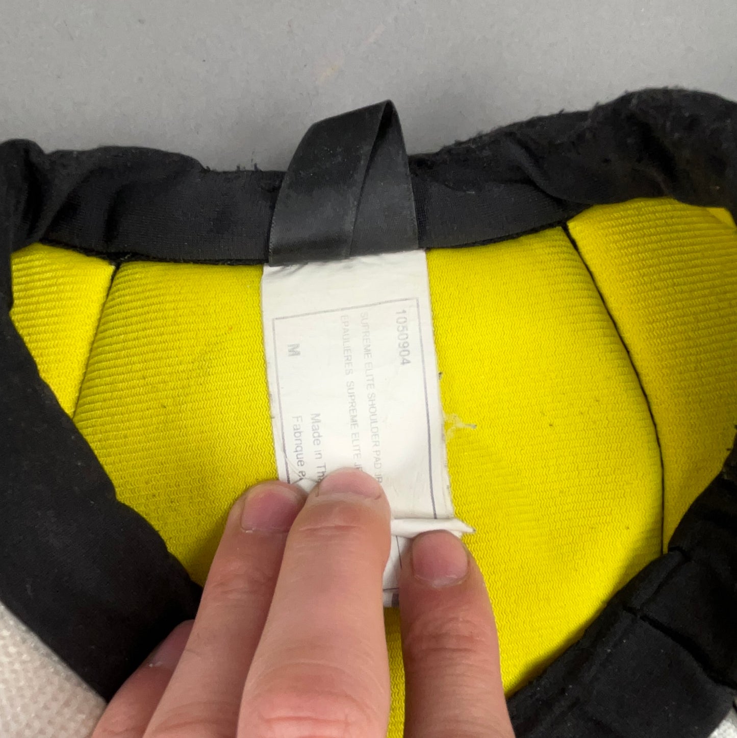 Bauer Shoulder Elite Junior Medium Hockey Shoulder Pads