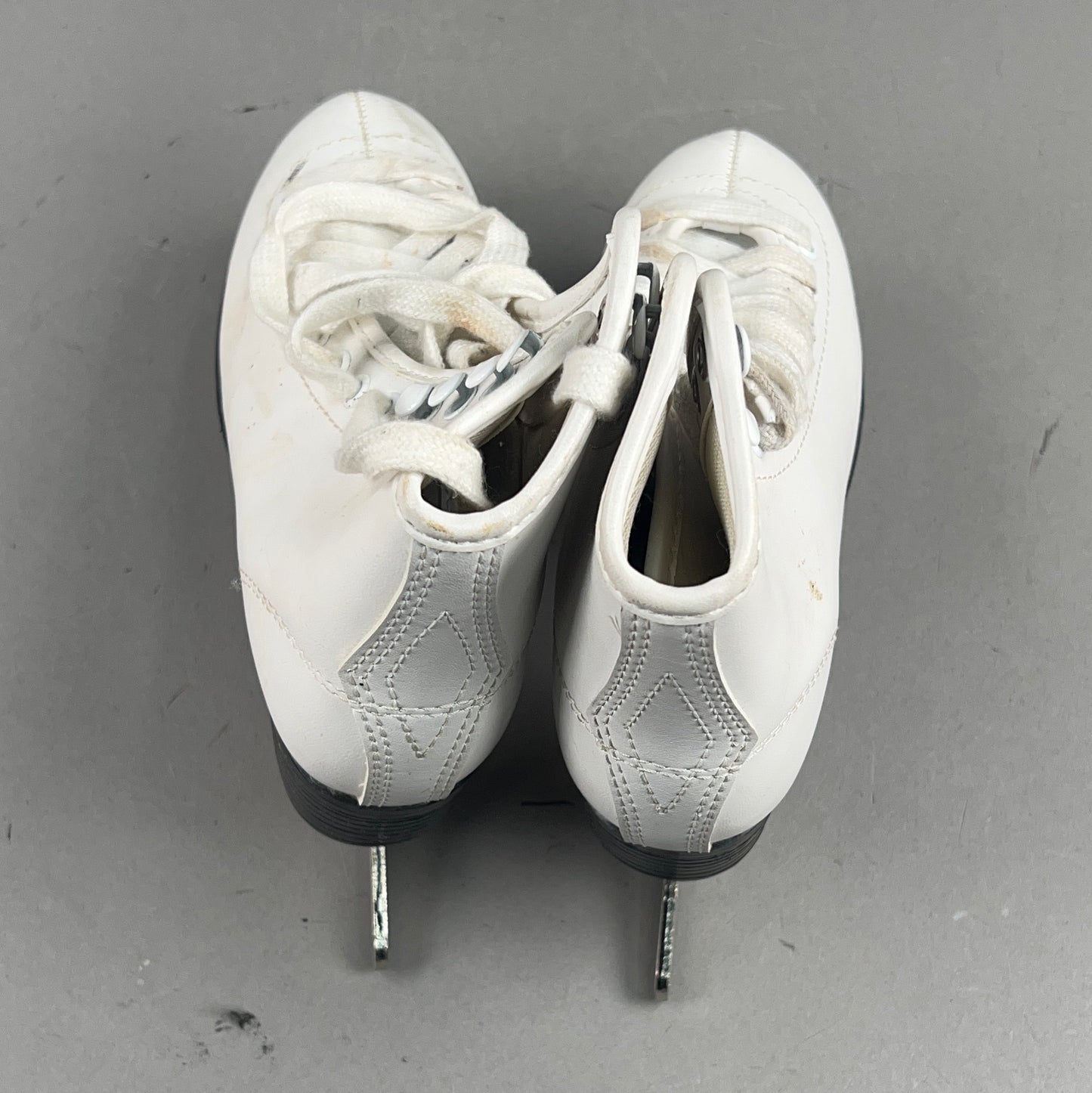 CCM Gold Medal Size 2 Junior Hockey Skates
