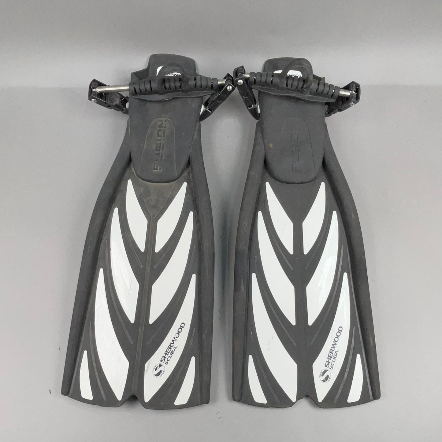 Sherwood Scuba Fusion Open Heel Size S-M Scuba Fins