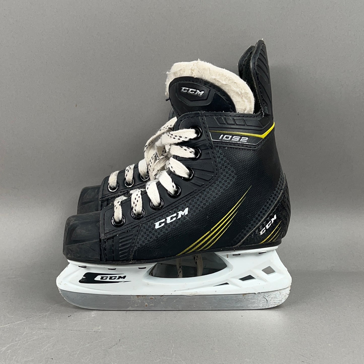 CCM 1052 Size 11Y Youth Hockey Skates