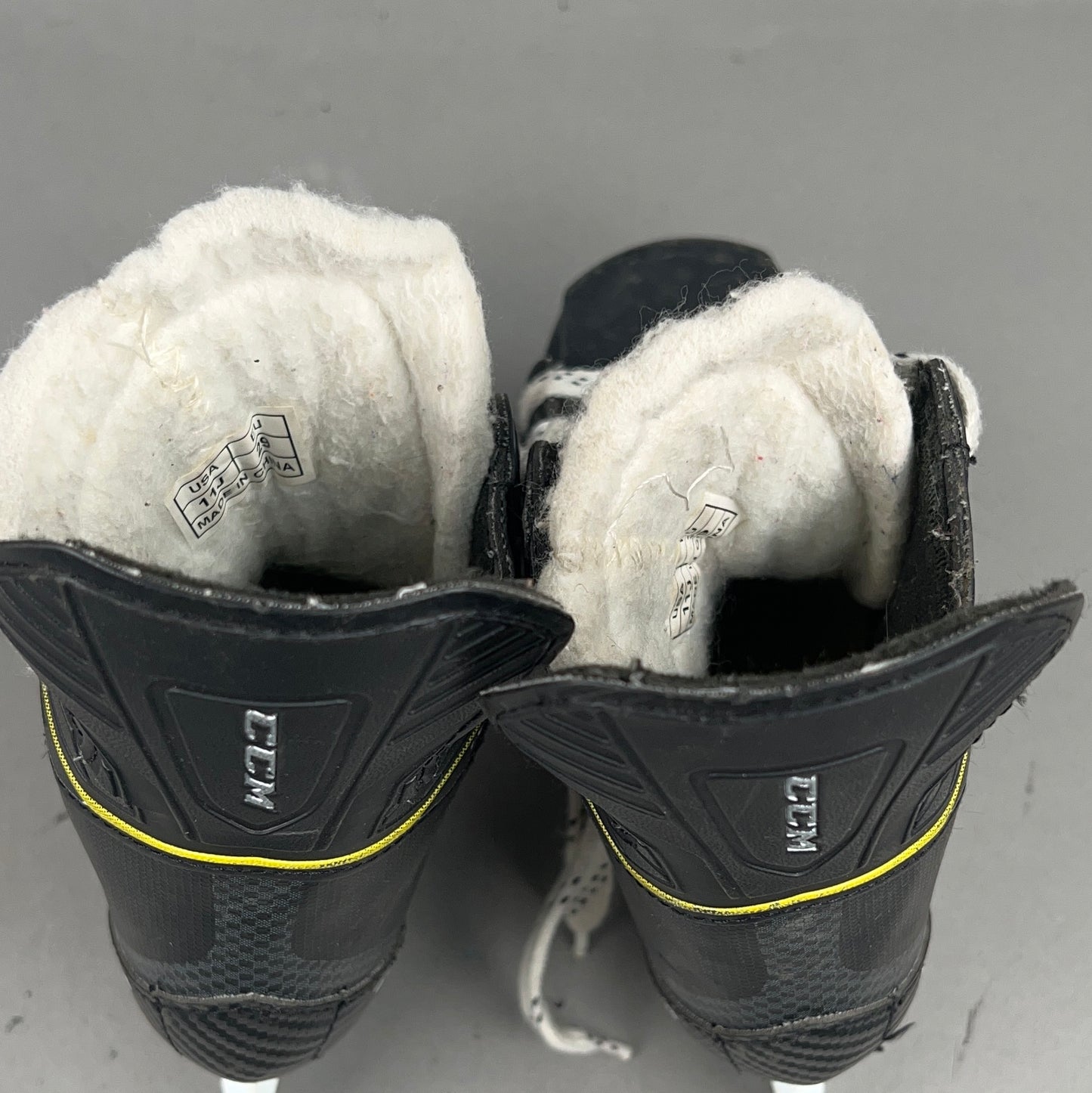 CCM 1052 Size 11Y Youth Hockey Skates