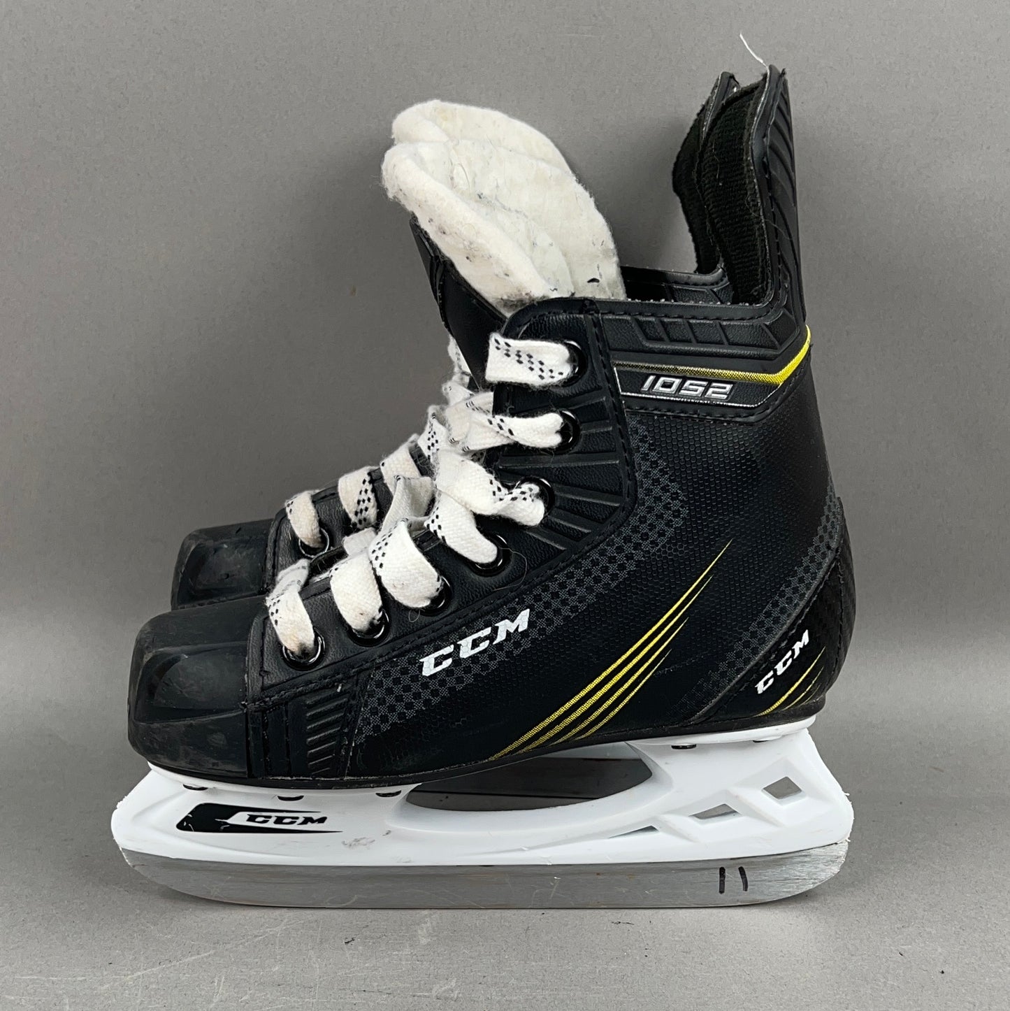 CCM 1052 Size 11Y Youth Hockey Skates