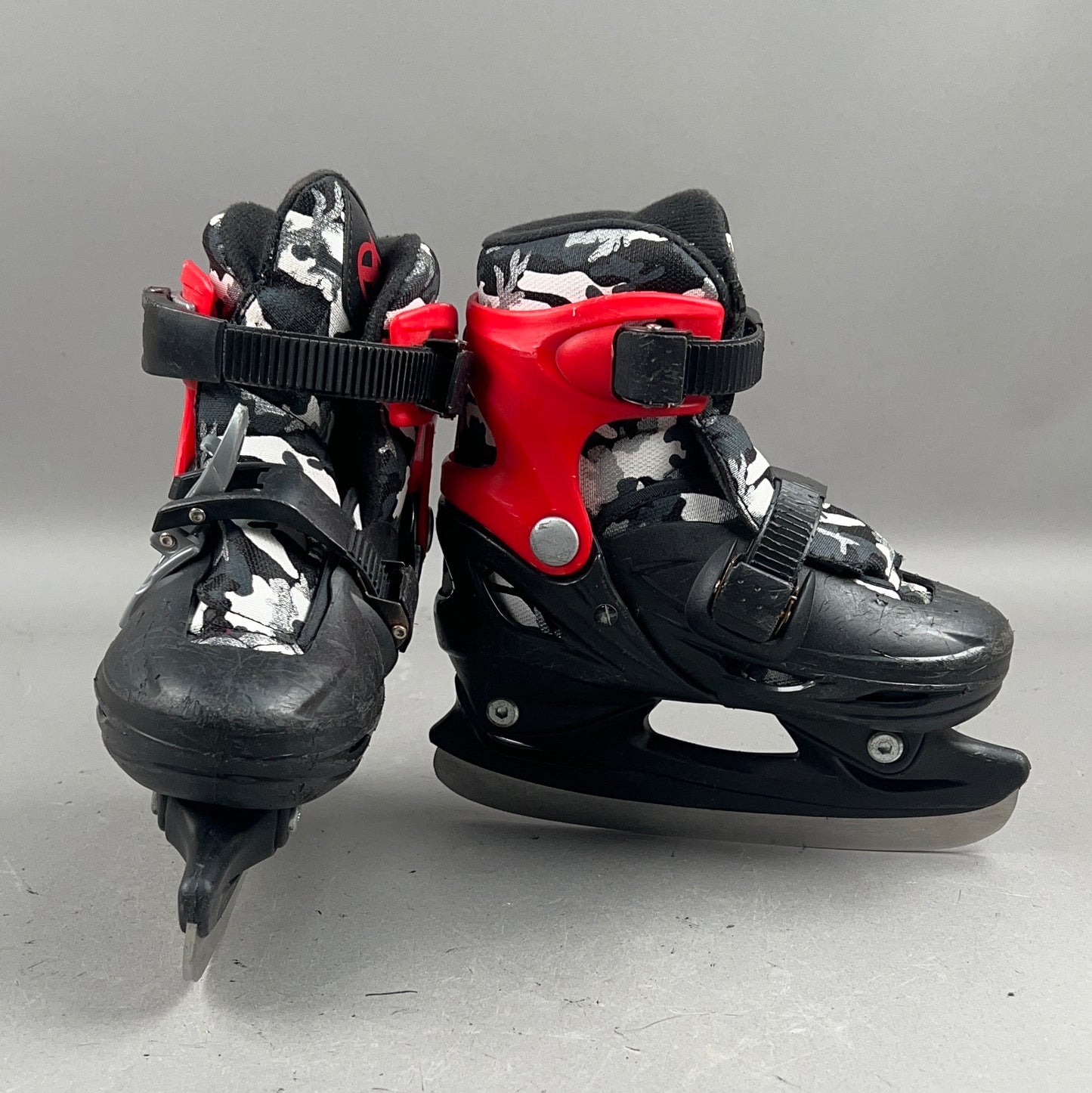 DBX Adjustable Size 10Y-13Y Ice Skates