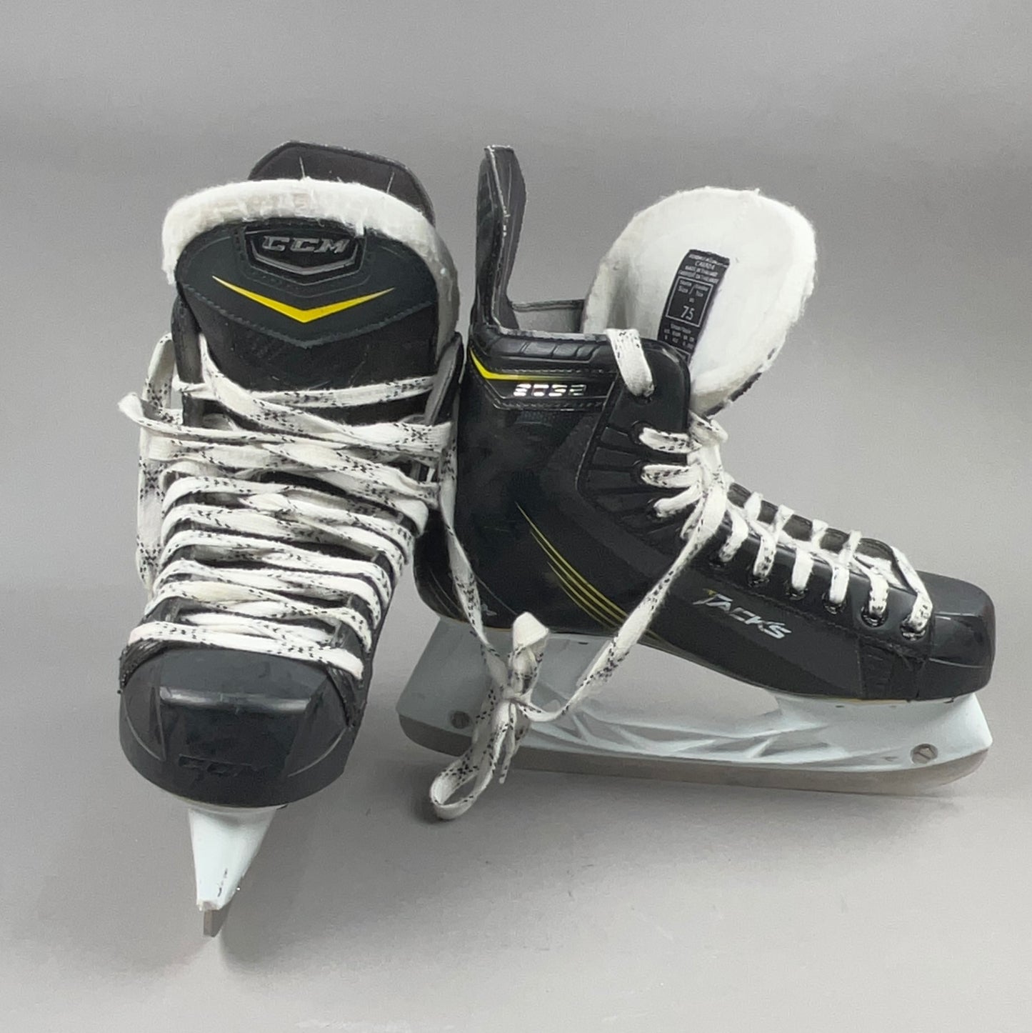 CCM 3052 Size 7.5 Senior Hockey Skates