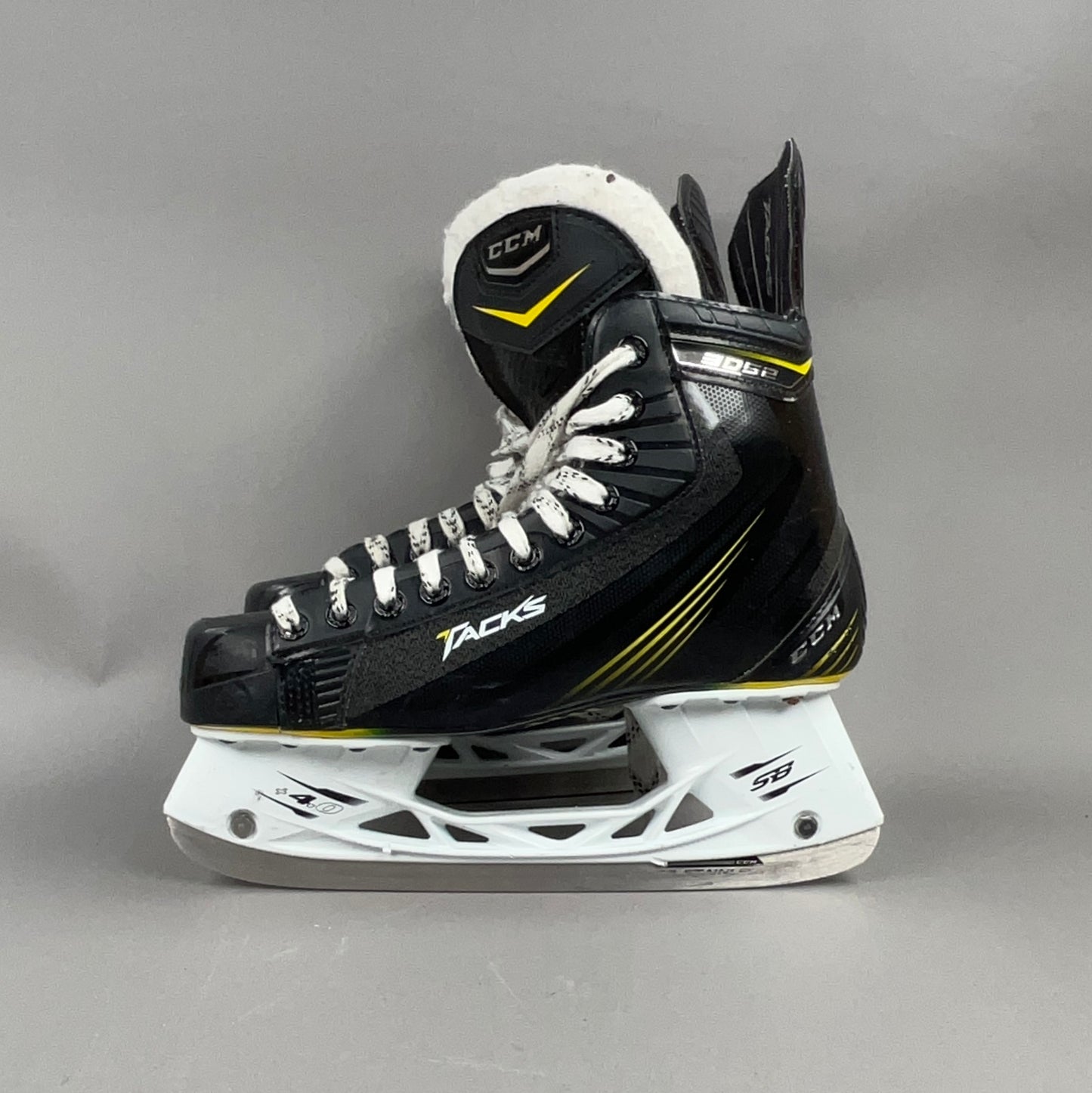 CCM 3052 Size 7.5 Senior Hockey Skates
