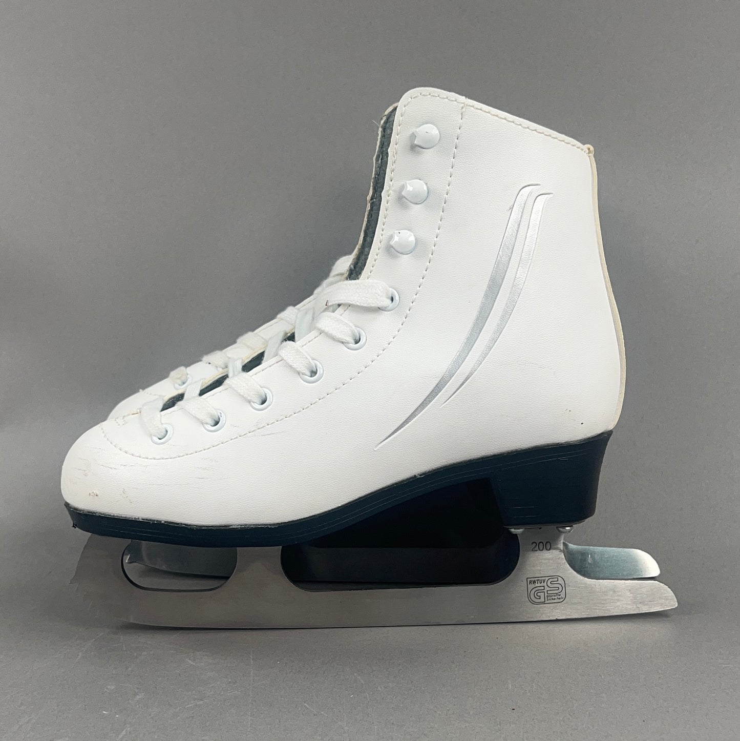 Lake Placid Cascade Size 3 Ice Skates