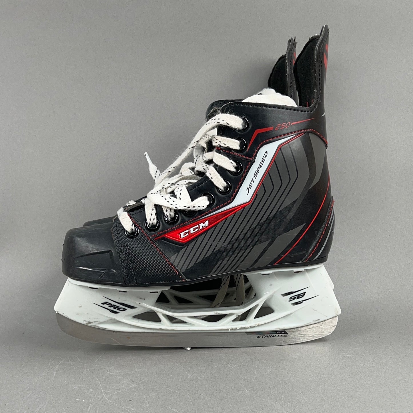 CCM Jetspeed 250 Size 2 Junior Hockey Skates