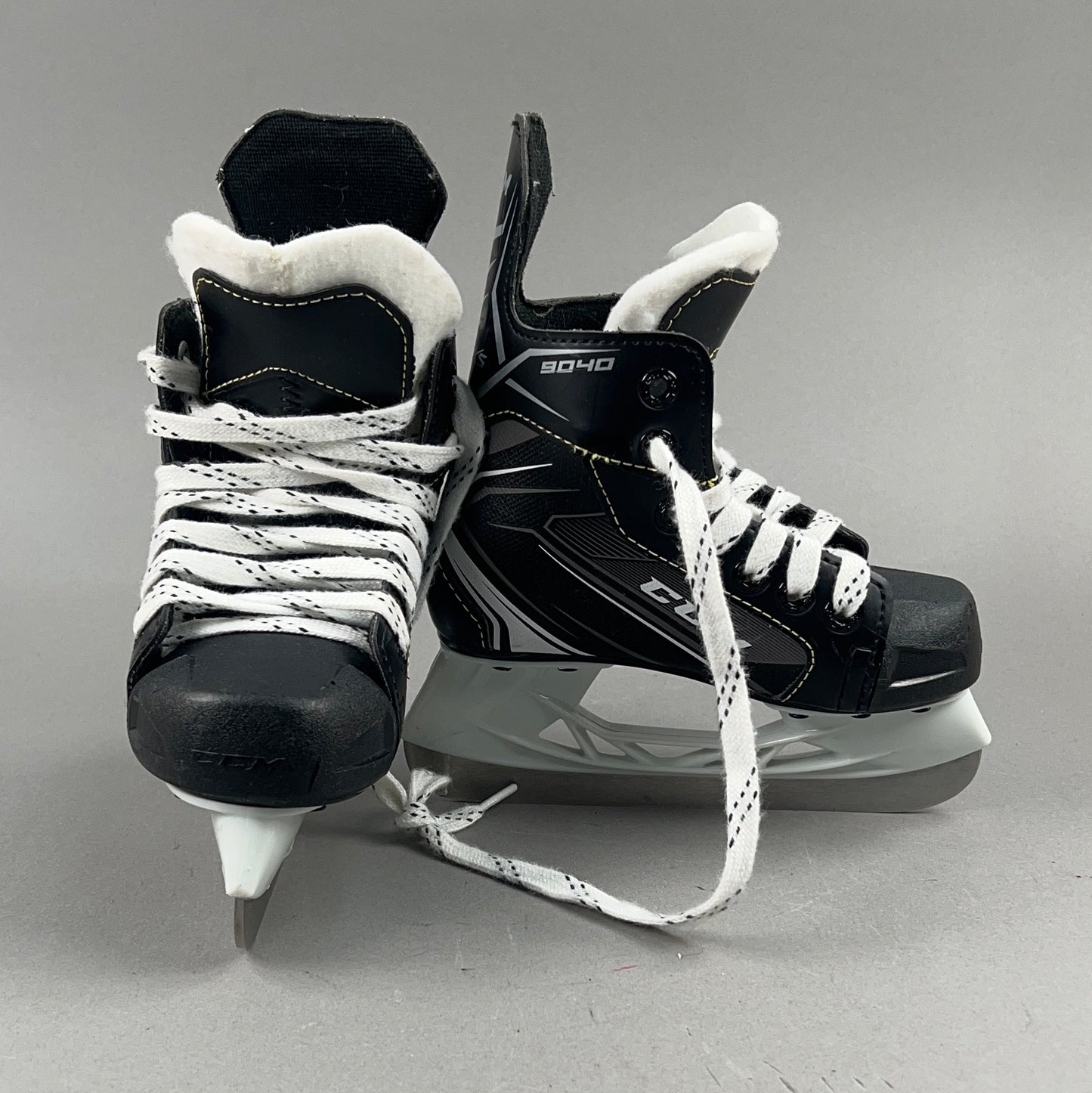 CCM Tacks 9040 Size 10Y Youth Hockey Skates