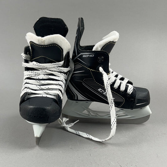 CCM Tacks 9040 Size 10Y Youth Hockey Skates