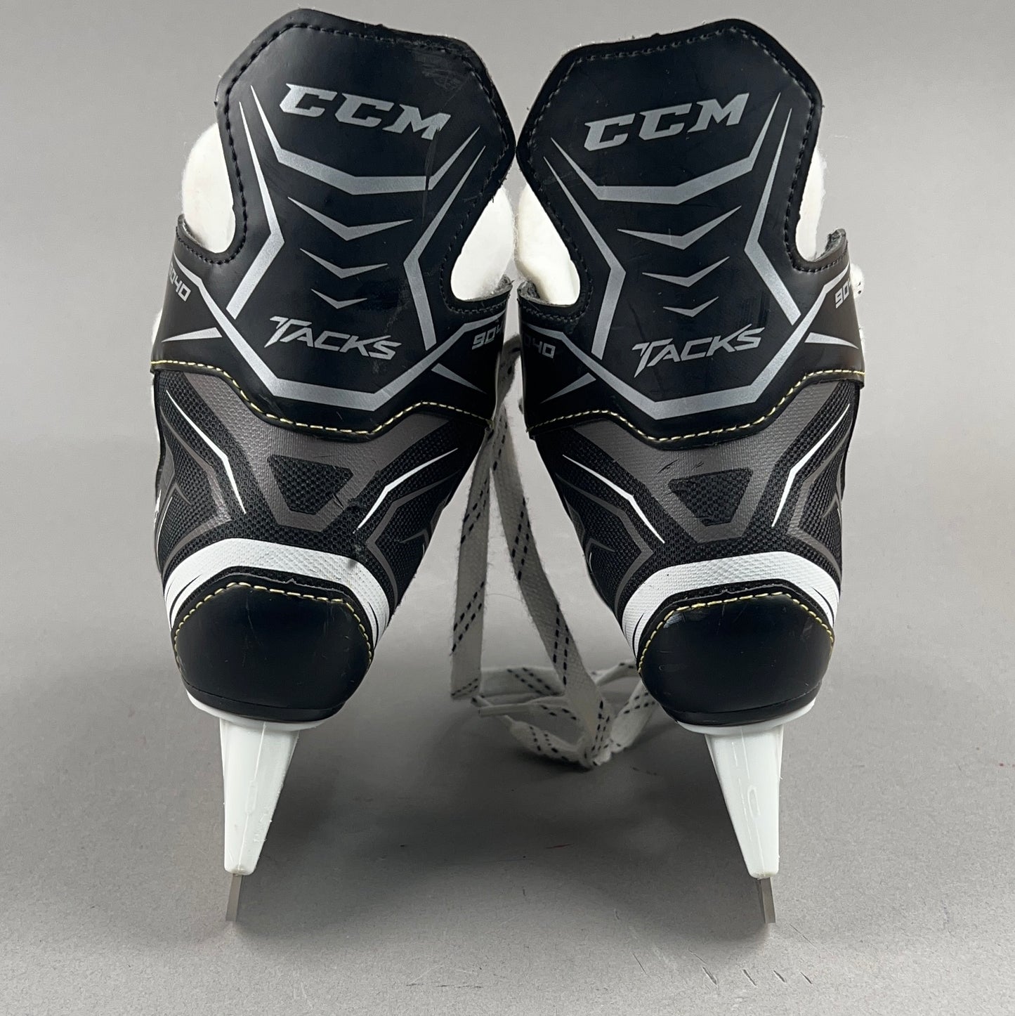 CCM Tacks 9040 Size 10Y Youth Hockey Skates