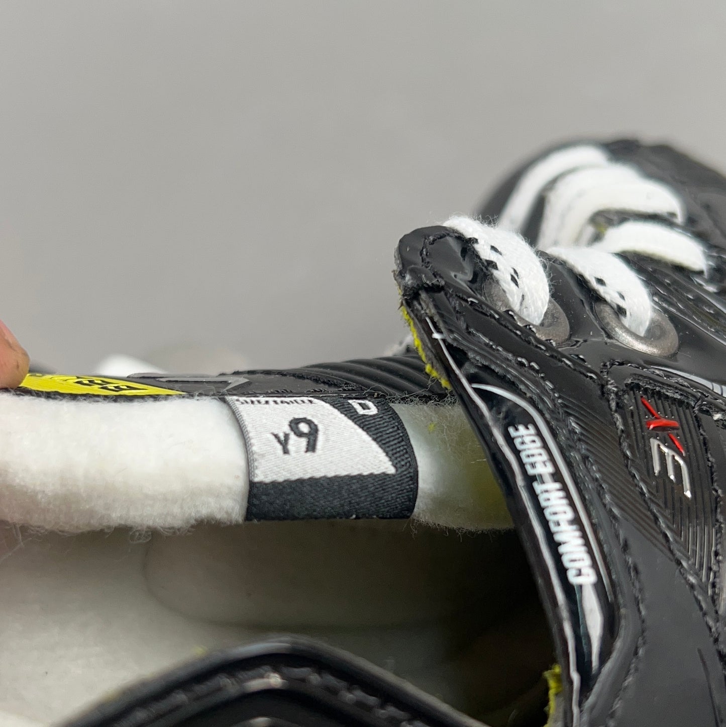 Bauer Vapor 3X Size 9Y Youth Hockey Skates