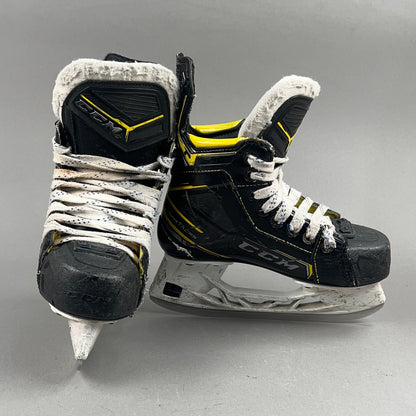 CCM Super Tacks 9380 Size 2 Junior Hockey Skates