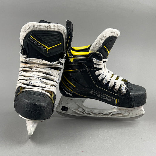 CCM Super Tacks 9380 Size 2 Junior Hockey Skates