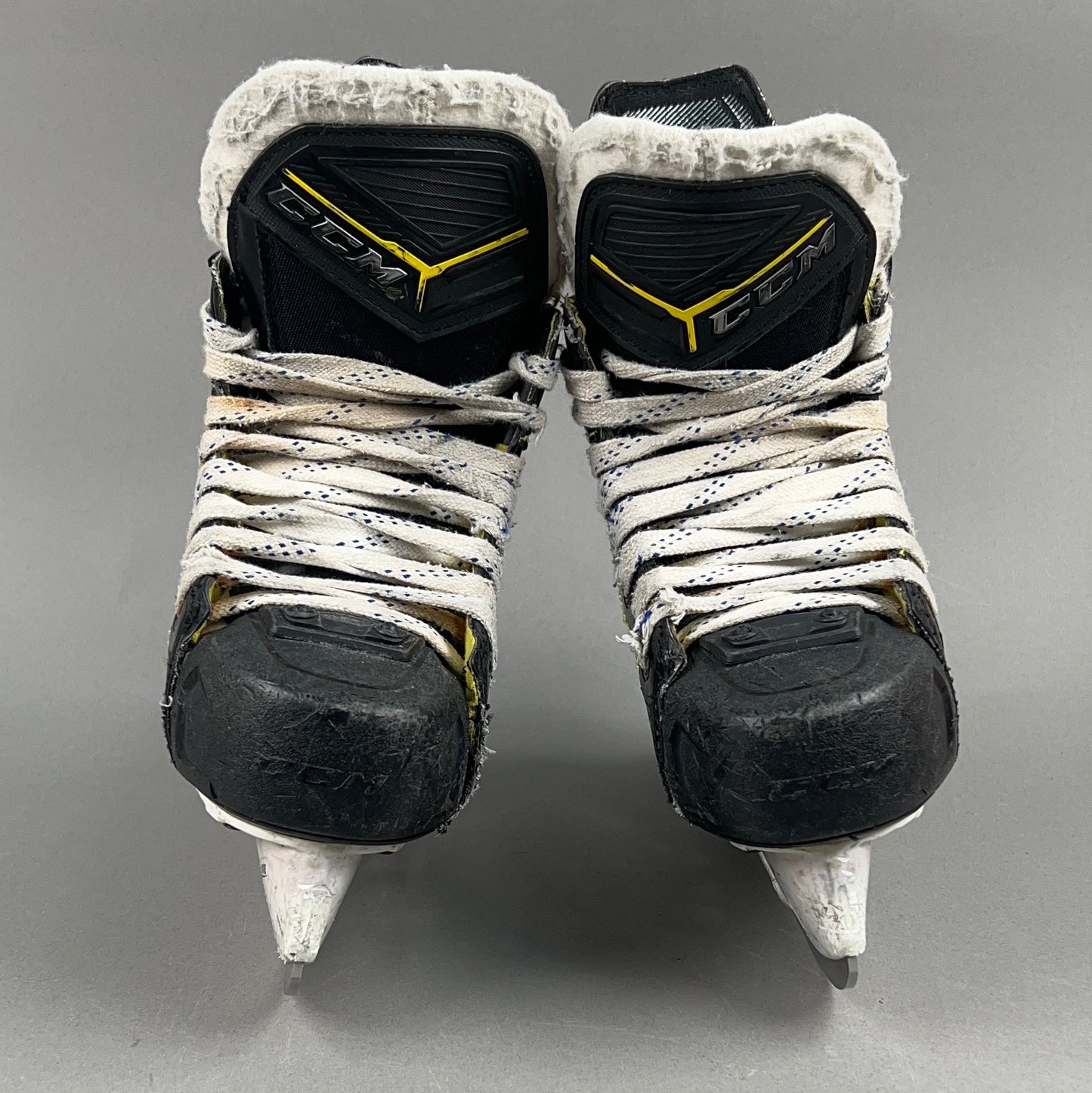 CCM Super Tacks 9380 Size 2 Junior Hockey Skates