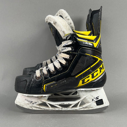 CCM Super Tacks 9380 Size 2 Junior Hockey Skates