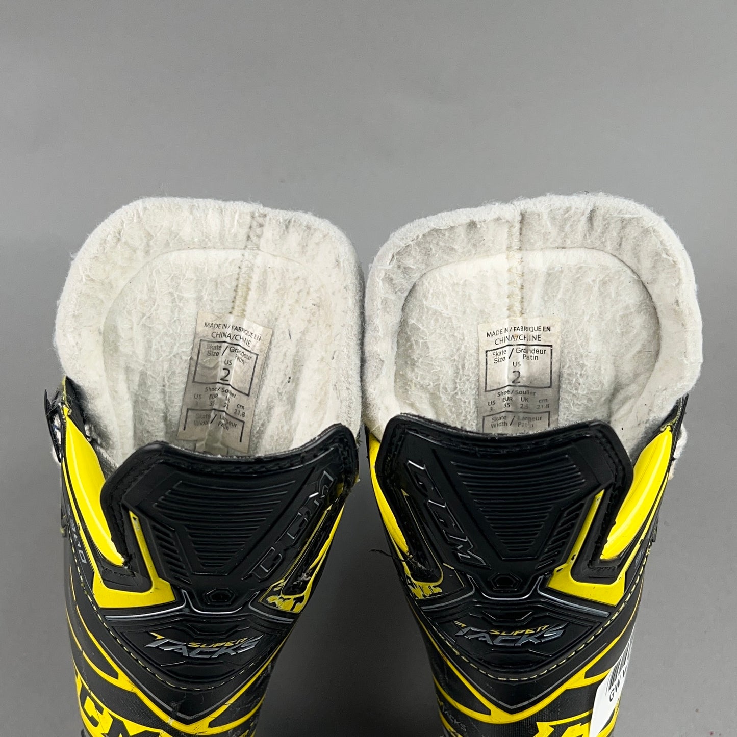CCM Super Tacks 9380 Size 2 Junior Hockey Skates