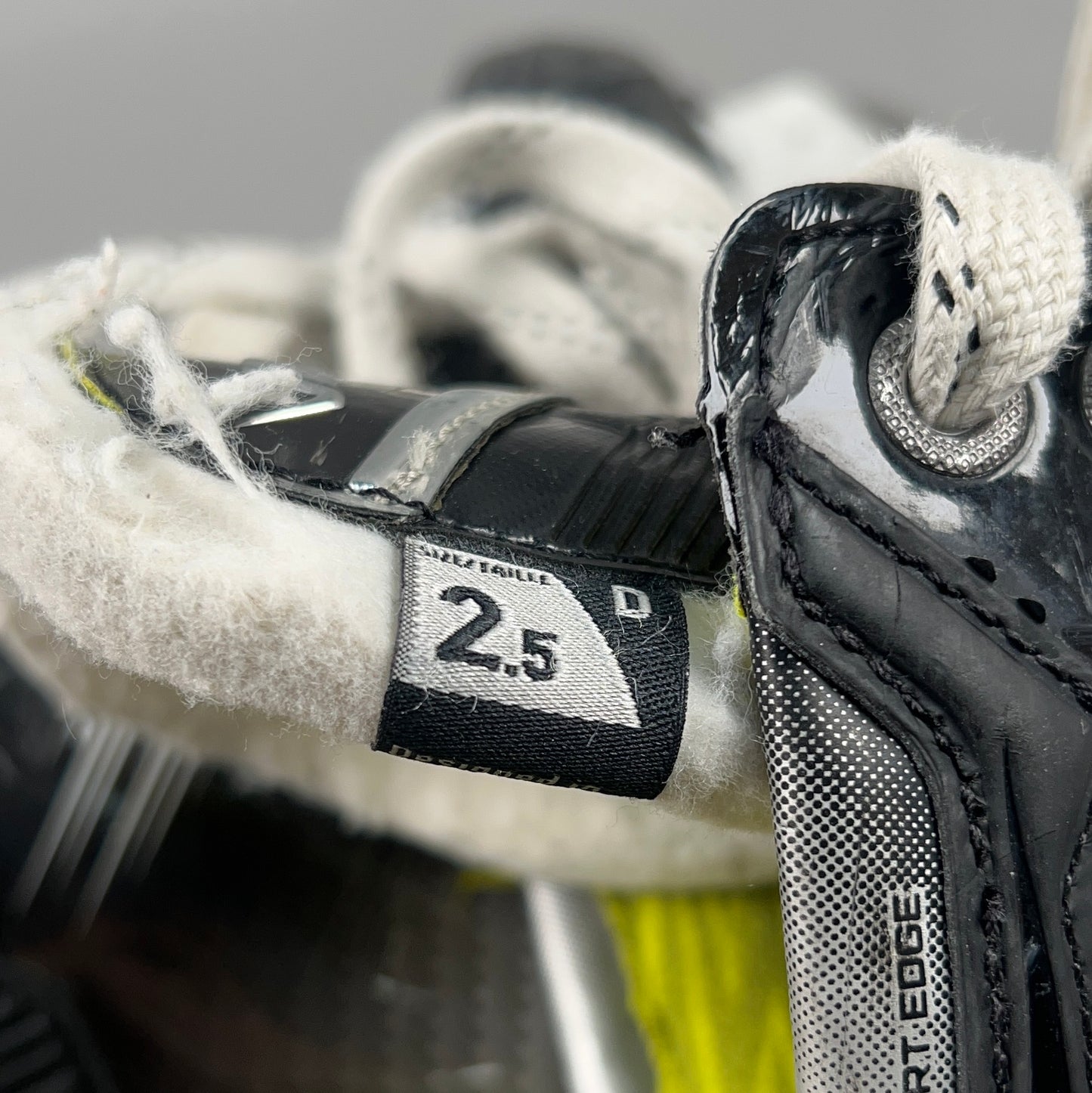 Vapor Vapor X4 Size 2.5 Junior Hockey Skates