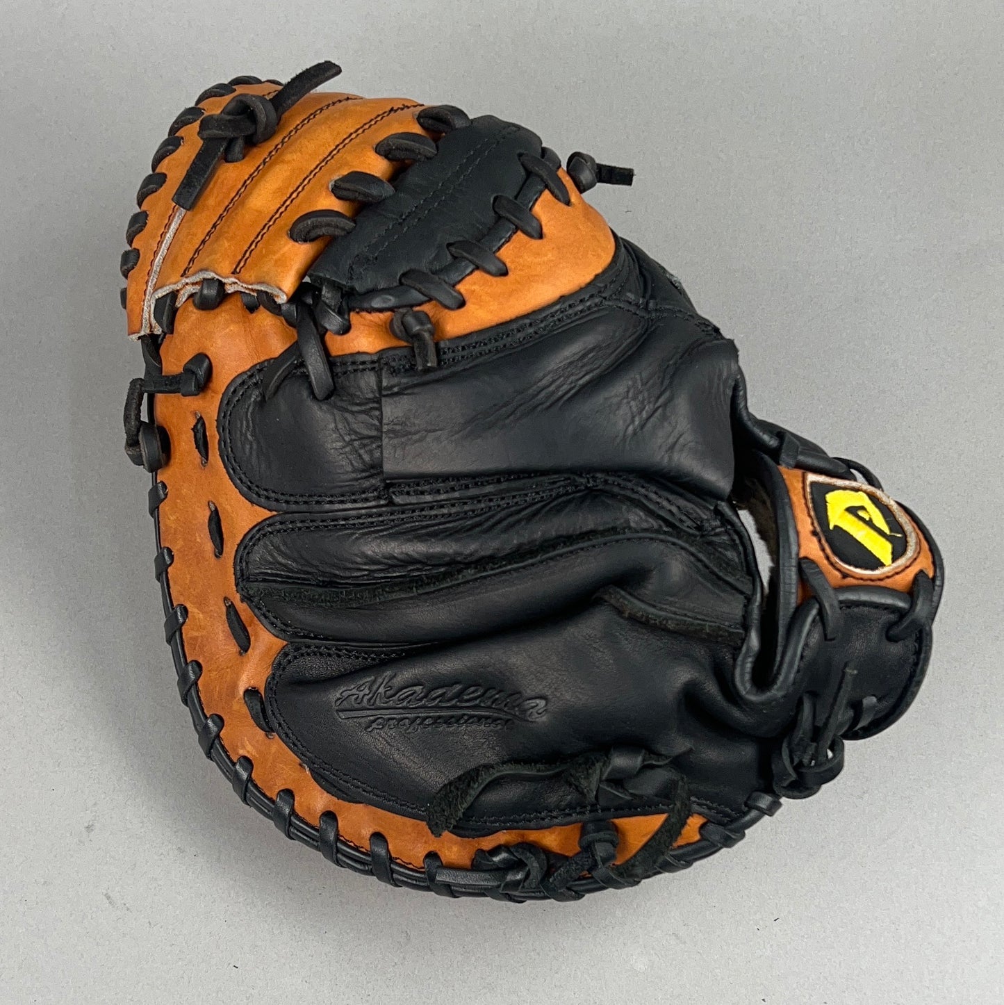 Akadema ADW45 32" Right Hand Thrower Catchers Mitt