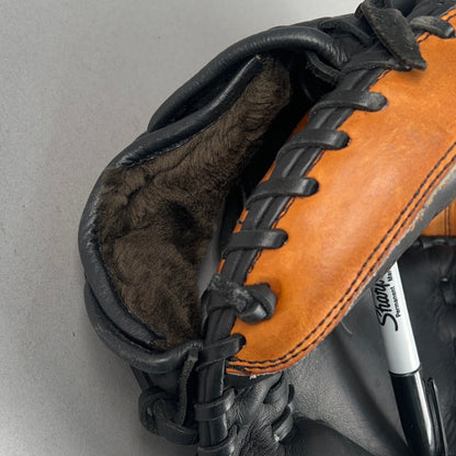 Akadema ADW45 32" Right Hand Thrower Catchers Mitt