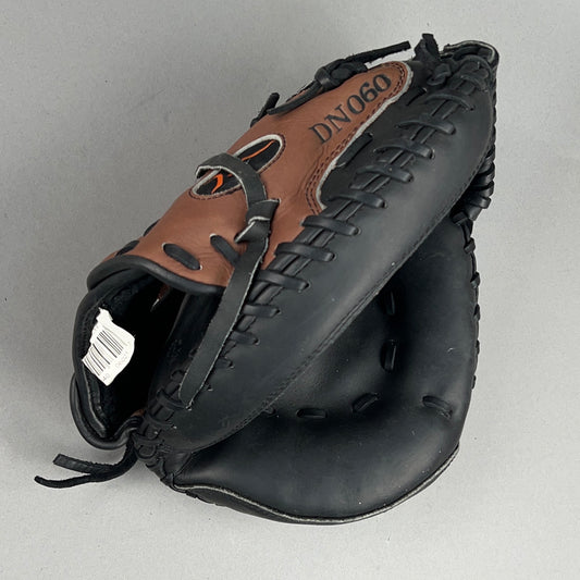 Kelley DN060 32" Right Hand Thrower Catchers Mitt