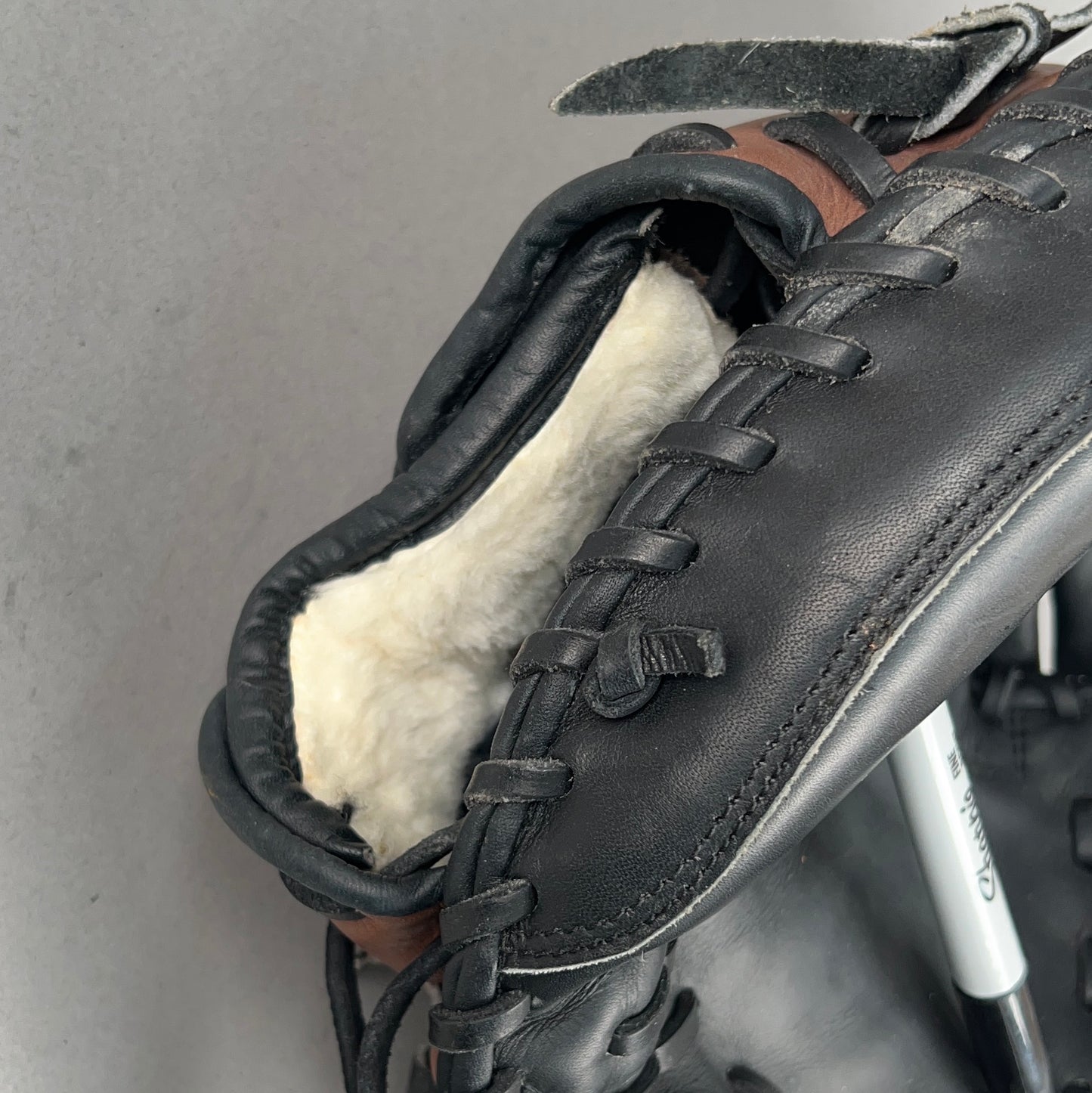 Kelley DN 060 32"" Right Hand Thrower Catchers Mitt