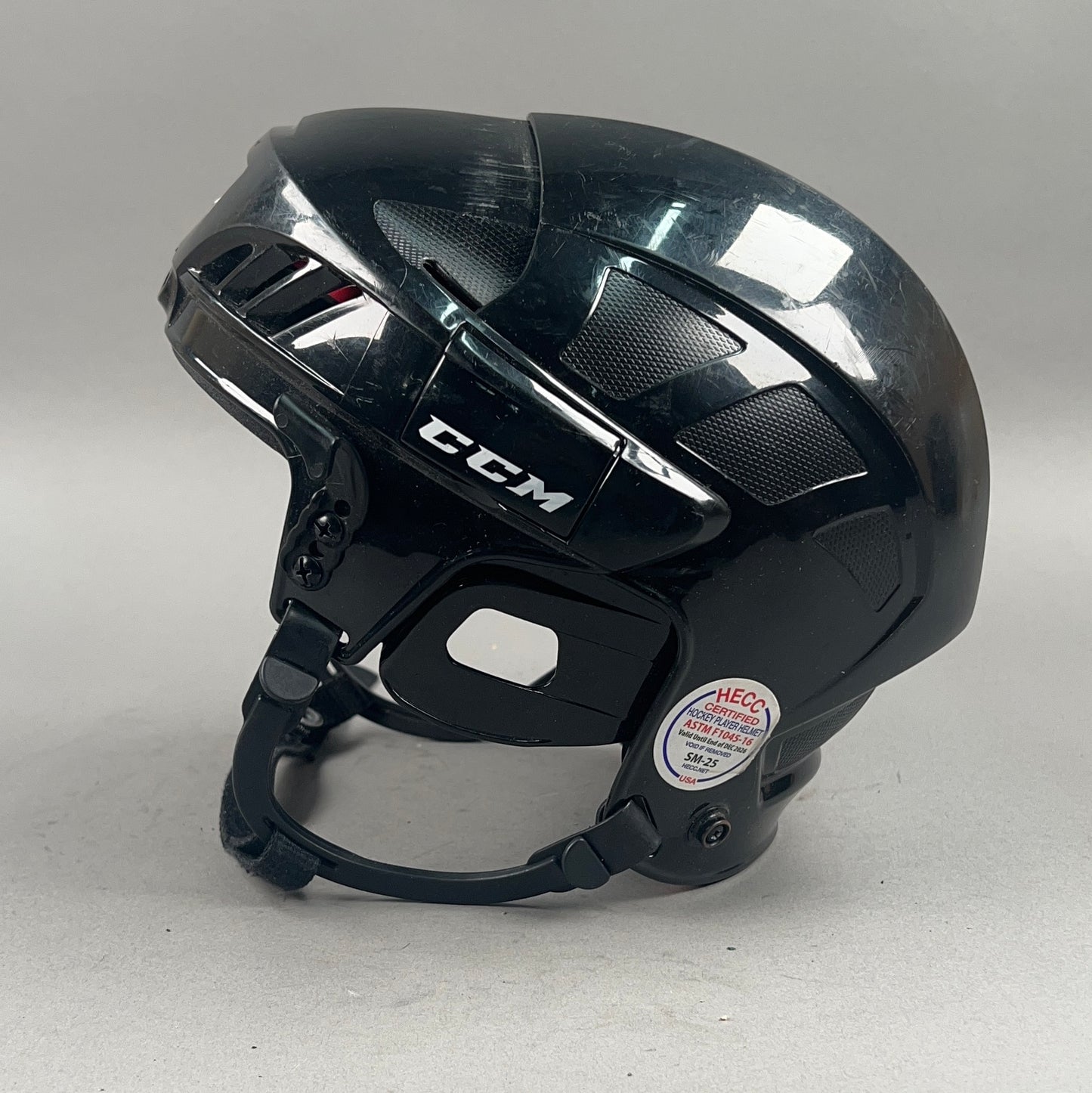 CCM HT50 Medium 6 3/4" to 7 3/8" Junior Hockey Helmet