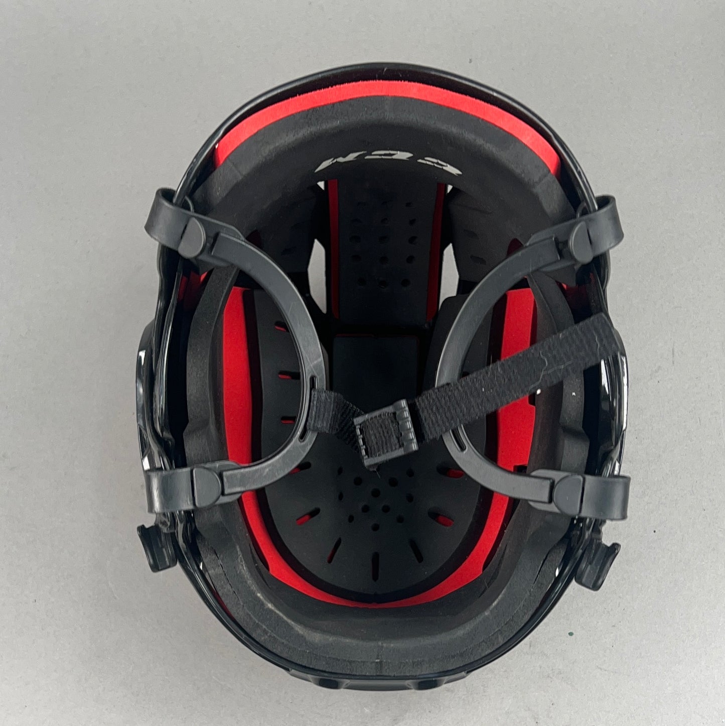 CCM HT50 Medium 6 3/4" to 7 3/8" Junior Hockey Helmet