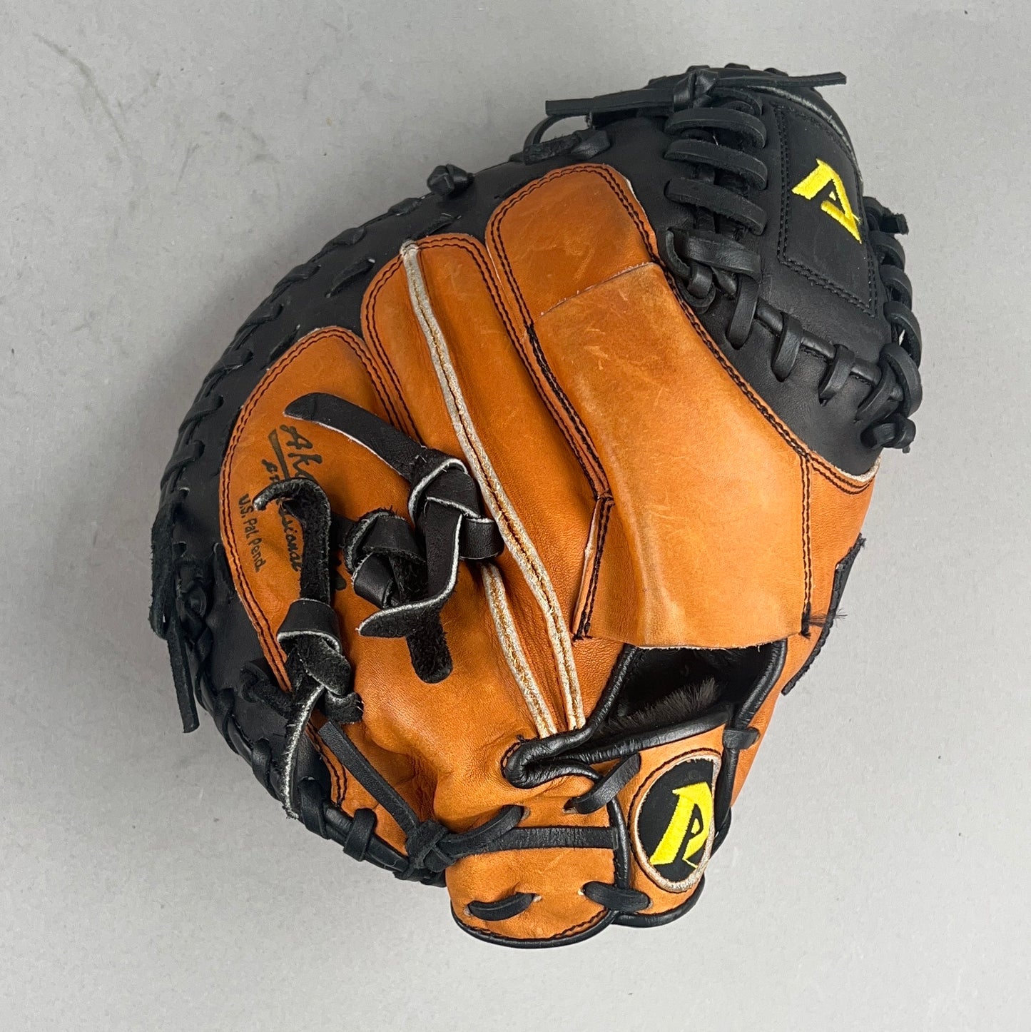 Akadema APM42 31" Right Hand Thrower Catchers Mitt