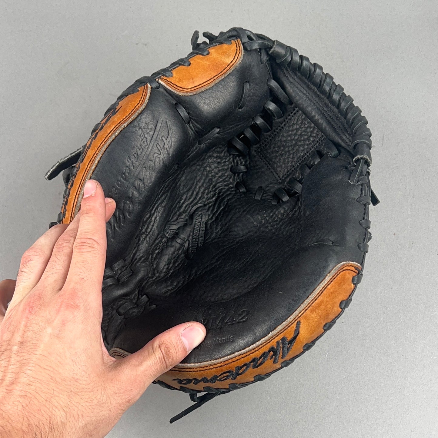 Akadema APM42 31" Right Hand Thrower Catchers Mitt