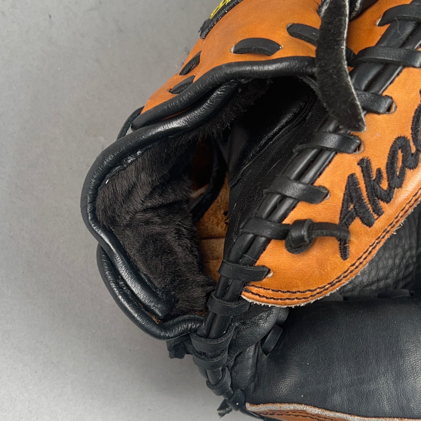 Akadema APM42 31" Right Hand Thrower Catchers Mitt