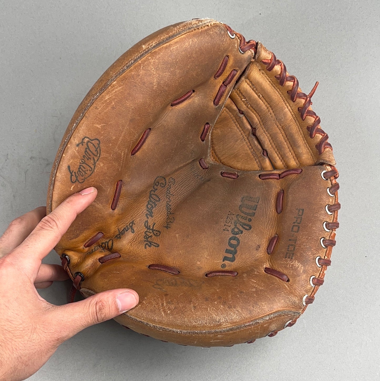 Wilson A2514 Colton Fisk RARE 33.5" Right Hand Thrower Catchers Mitt