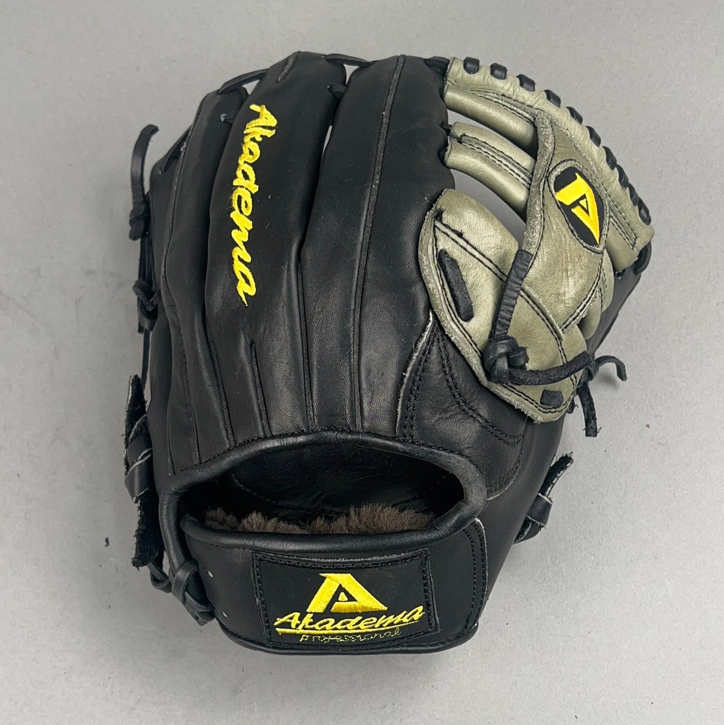 Akadema AFL10 Fastpitch Series 11.5" Right Hand Thrower Softball Glove