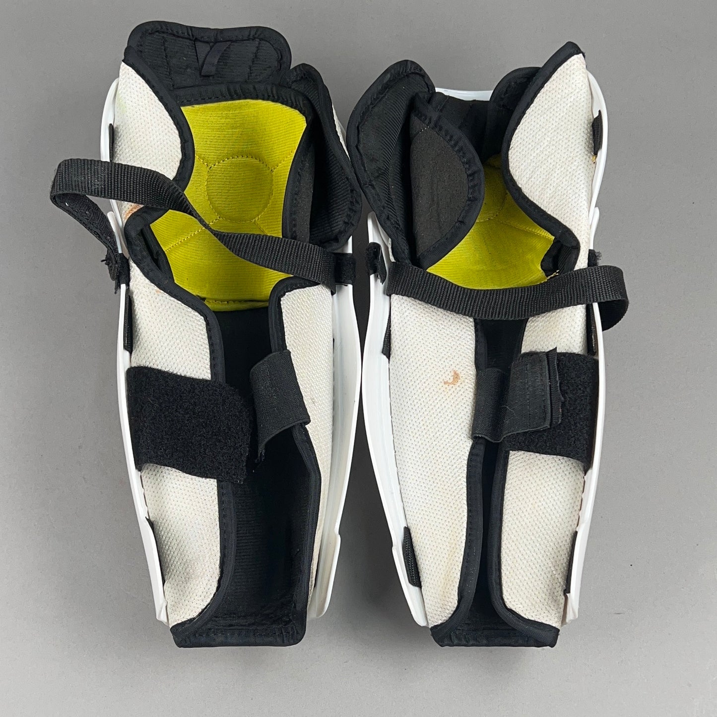 CCM Tacks 1052 Intermediate 13" Hockey Shin Guards